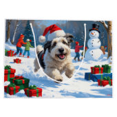 雪のクリスマス走ハットの古い英語シェプドッグの帽子 ラージペーパーバッグ (裏面)