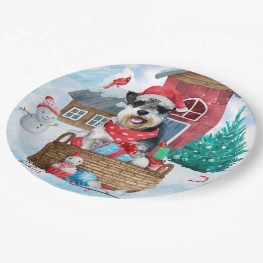 雪のシュナウツァードッグのクリスマスドッグハウス ペーパープレート (アングル)