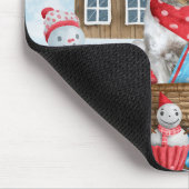 雪のシュナウツァードッグのクリスマスドッグハウス マウスパッド (コーナー)