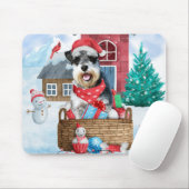 雪のシュナウツァードッグのクリスマスドッグハウス マウスパッド (マウス)