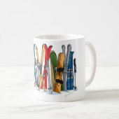 雪のスキーそしてスノーボード コーヒーマグカップ (正面右)