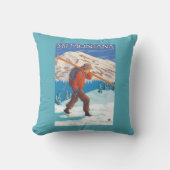 雪のスキー-モンタナ--を運んでいるスキーヤー クッション (正面)