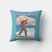 雪のスキー- Snoqualmieのパス、WA --を運んでいるスキーヤー クッション (裏面)