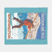 雪のスキー- Snoqualmieのパス、WA --を運んでいるスキーヤー フリースブランケット (正面(横))