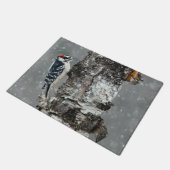 雪のダウンウッドペッカー – オリジナル写真 ドアマット (アングル)