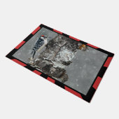 雪のダウンウッドペッカー – オリジナル写真 ドアマット (アングル)