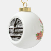 雪のディスクゴルフゴールのポスト セラミックボールオーナメント (右)