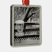 雪のディスクゴルフゴールのポスト メタルオーナメント (右)