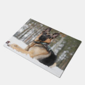 雪のドイツの羊飼い ドアマット (アングル)