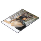 雪のドイツの羊飼い ノートブック (左側)