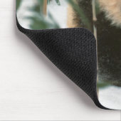 雪のパンダの子牛、臥龍、四川省、中国 マウスパッド (コーナー)