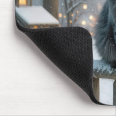 雪のフェンスに佇む黒猫 マウスパッド (コーナー)
