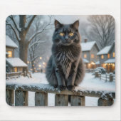 雪のフェンスに佇む黒猫 マウスパッド (正面)