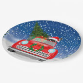 雪のフランスのクリスマスに車を運転するブルドッグ ペーパープレート (アングル)