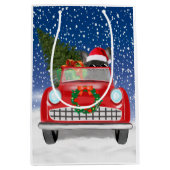 雪のフランスのクリスマスに車を運転するブルドッグ ミディアムペーパーバッグ (正面)