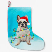 雪のフランスの中でブルドッグのサンタ・ハット・ライト スモールクリスマスストッキング (正面)