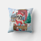 雪のフランスの中のブルドッグのクリスマスドッグハウス クッション (裏面)