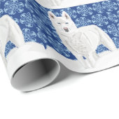 雪のフレークとダークブルーの空に対して白いハスキー。 ラッピングペーパー (ロールコーナー)