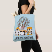 雪のペンギンを置く トートバッグ (クローズアップ)