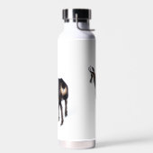 雪のミニマル上でアルパインシャモア山ヤギ ウォーターボトル (左面)