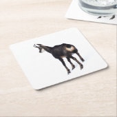 雪のミニマル上でアルパインシャモア山ヤギ スクエアペーパーコースター (アングル)