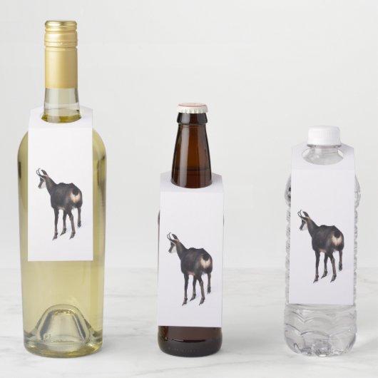 雪のミニマル上でアルパインシャモア山ヤギ ボトルネックタグ (インサイチュ)