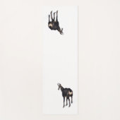 雪のミニマル上でアルパインシャモア山ヤギ ヨガマット (正面)