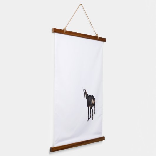 雪のミニマル上でアルパインシャモア山ヤギ 吊り下げ型タペストリー (傾斜あり)