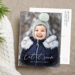雪のモダン台本の写真を見る シーズンポストカード<br><div class="desc">お友達と家族に楽しいクリスマスを願う素敵な休日の写真はがき！葉書は正面に垂直の写真を飾り、薄い雪のフラリーのカード縁どを飾っている。「Let it Snow」は白いトレンディー書の台本に表示され、下に家族の名前が記されている。のシンプル休日はがきが逆になり、差出人住所とメッセージがカスタム表示される。</div>