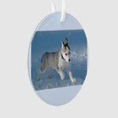 雪のランニング中で子犬の子供 オーナメント (正面)