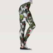 雪のレギンスを持つヨーロッパのヒイラギ レギンス (右)