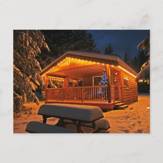 雪のログキャビンの美しいクリスマスライト シーズンポストカード (正面)