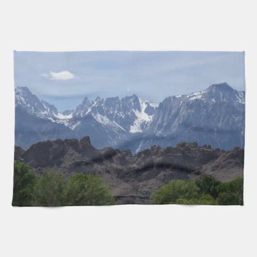 雪のローンパインの山のキャップ キッチンタオル (横)