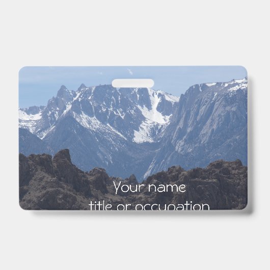 雪のローンパインの山のキャップ バッジ (Front)