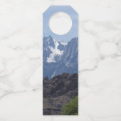 雪のローンパインの山のキャップ ボトルネックタグ (裏面)