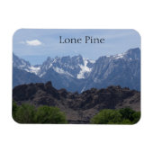 雪のローンパインの山のキャップ マグネット (横)