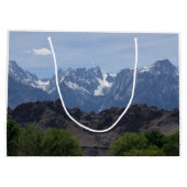 雪のローンパインの山のキャップ ラージペーパーバッグ (裏面)