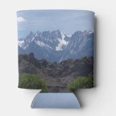 雪のローンパインの山のキャップ 缶クーラー (裏面)