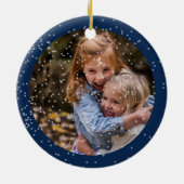 雪のヴィンテージストッキング | クリスマスファミリーの写真 セラミックオーナメント (裏面)