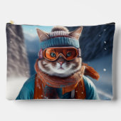 雪の上での猫スキー アクセサリーポーチ (正面)