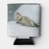 雪の上にかわいいハーバーシール 缶クーラー (正面)