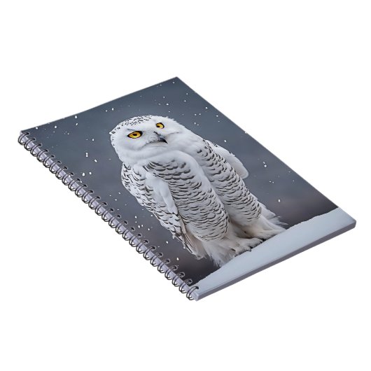 雪の上に乗ったスノーフクロウ ノートブック (右側)