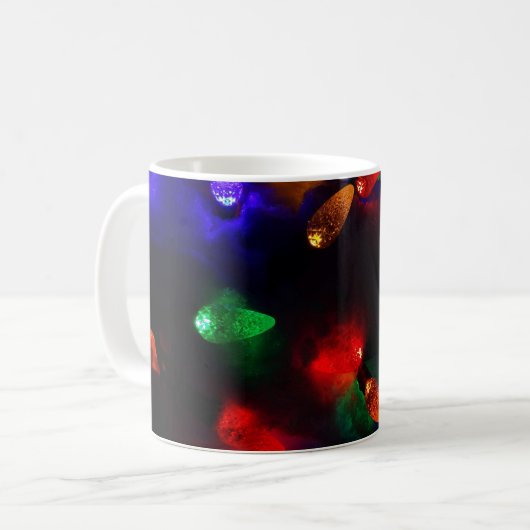 雪の上に光るクリスマス実在の飾り コーヒーマグカップ (正面左)