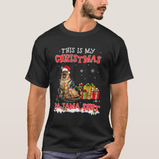 雪の上に可愛いドイツの羊飼い – クリスマスパジャマ Tシャツ