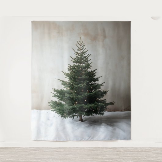 雪の上に柔らかい光を持つミニマルなクリスマスツリー タペストリー (正面)