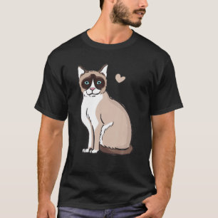 雪の上のおもしろい猫 Tシャツ