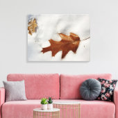 雪の上のオークの葉 キャンバスプリント (インサイチュ (リビング))