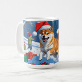 雪の上のクリスマス帽を被った柴犬 コーヒーマグカップ (正面左)