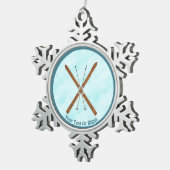 雪の上のクロスカントリー スノーフレークピューターオーナメント (右)