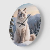 雪の上のラグドール猫と穏やかな冬 ラージ壁時計 (傾斜)